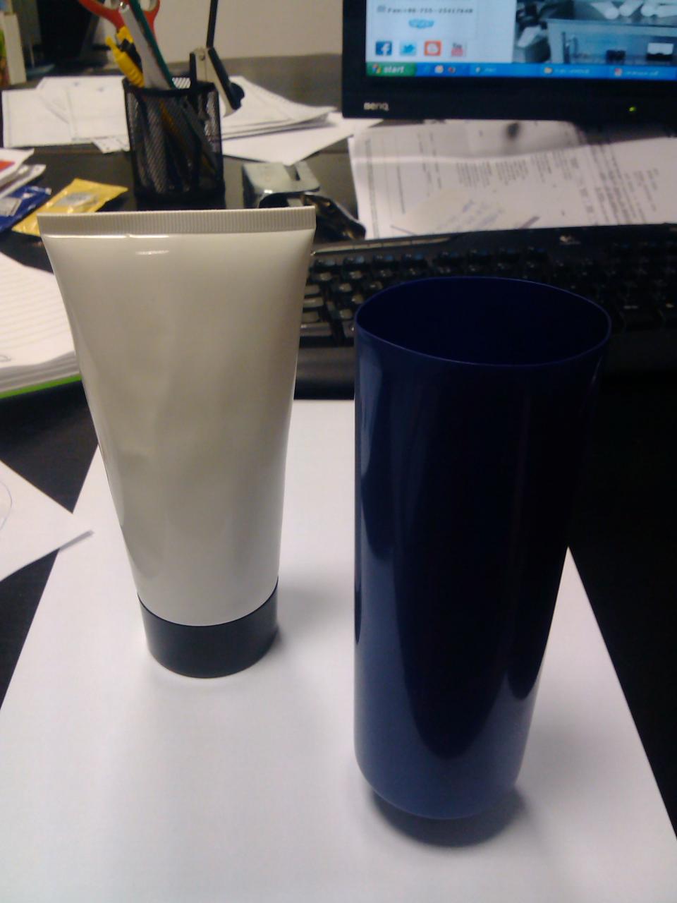 ultrasonic tubes sealing machine samples for tubes Màquina de segellat de tubs ultrasònics Marina Dimitrov.jpg