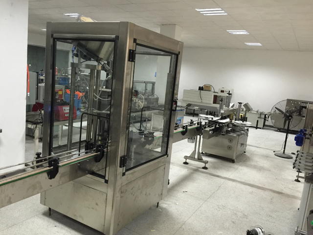 màquina etiquetadora capping line.jpg