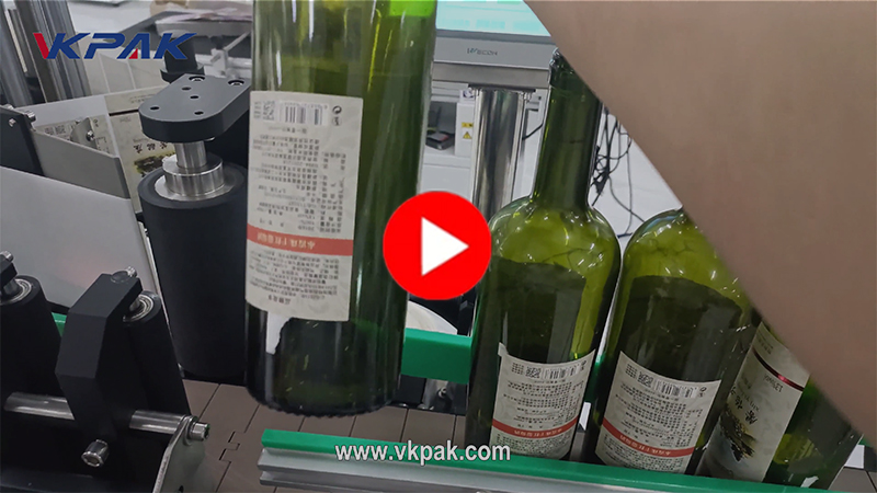 Màquina etiquetadora d'ampolles de vi