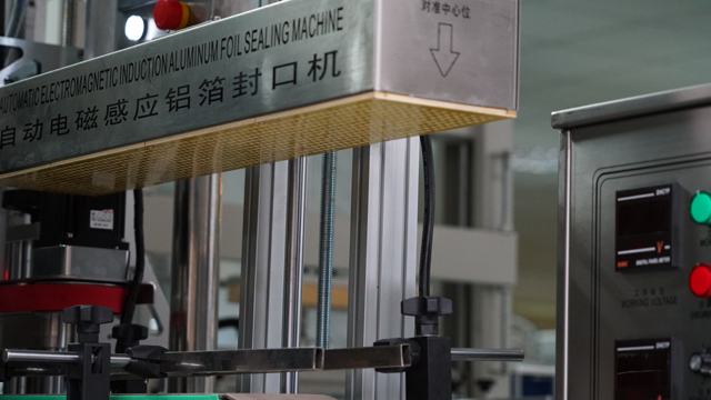 maquinària de segellat per inducció.jpg