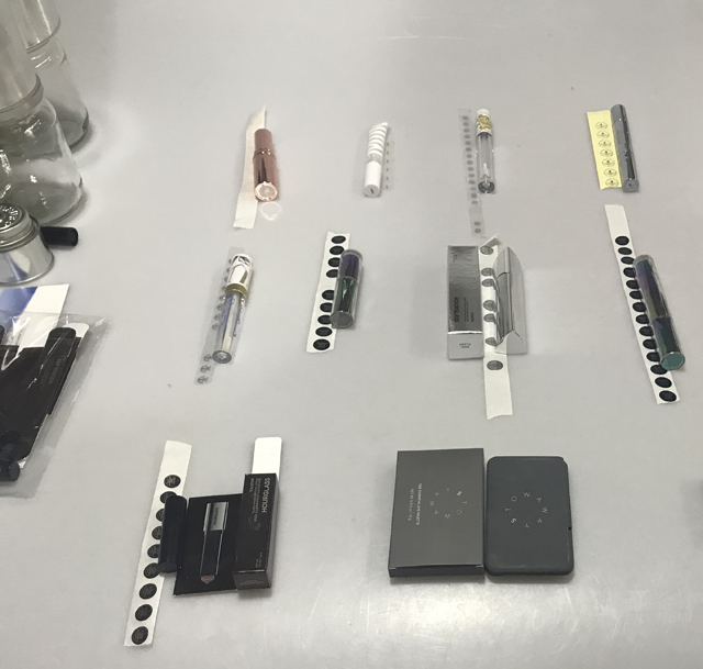 etiquetes i productes cosmètics pintallavis.jpg