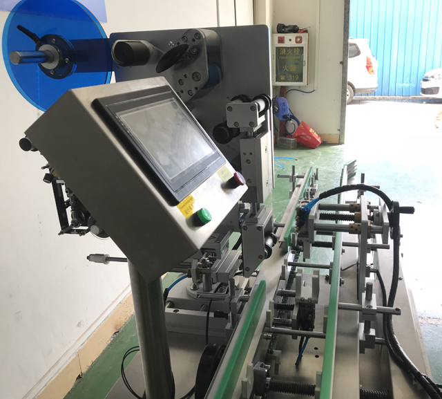 imatge lateral del model VK-LBL labeller.jpg