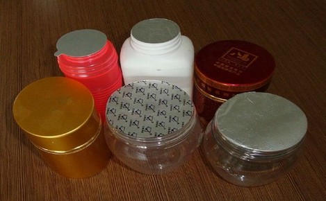 plastic bottles samples after being sealed inducció.jpg