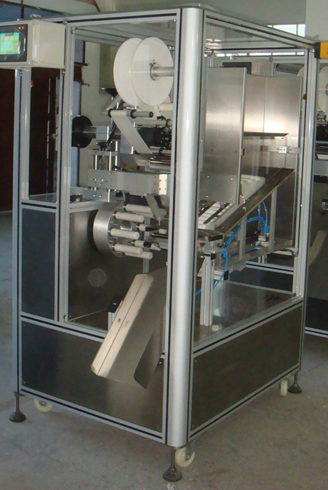 tubes labeling machinery equips d'etiquetatge de tubs.jpg