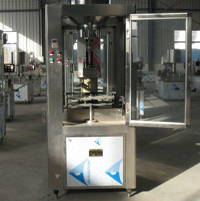 maquinària d'endoll automàtic.jpg