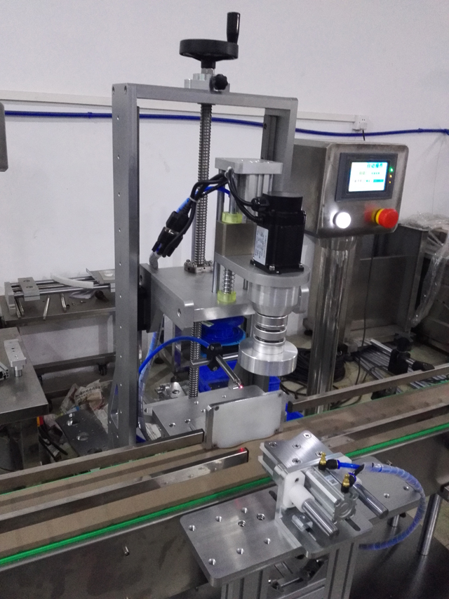 màquines de tapat d'un sol cap jars.jpg