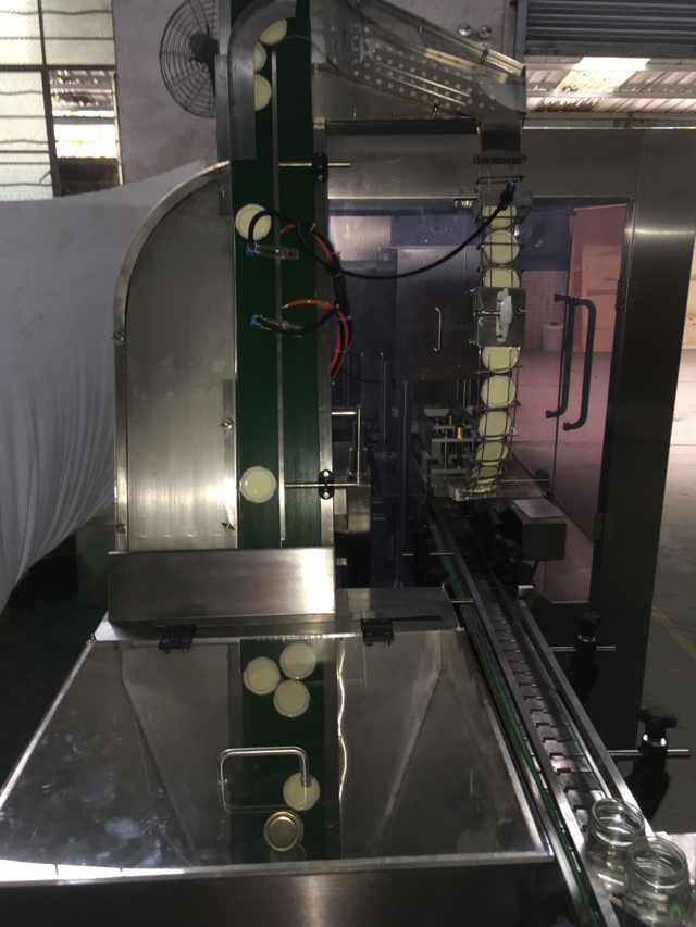 procés de tapatge de tancament al buit de pots.JPG