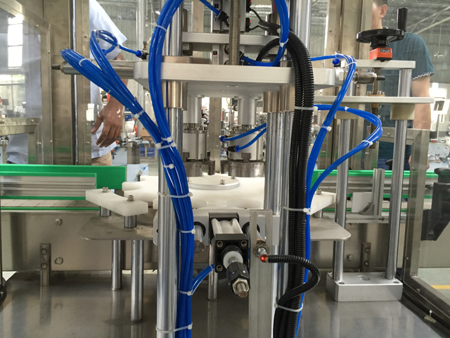 PARTE POSTERIOR per al cos principal de les màquines de tapatge al buit.jpg