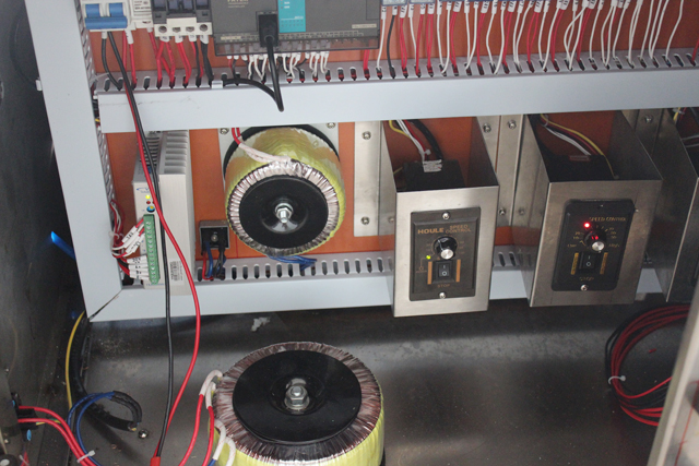 màquina interna electrònica.jpg