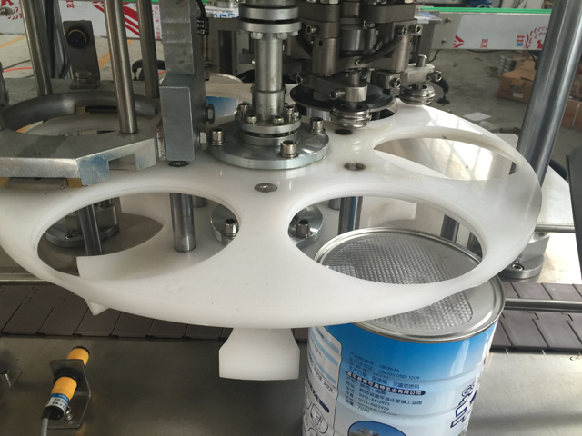 màquina de conserves per a llaunes metàl·liques.jpg