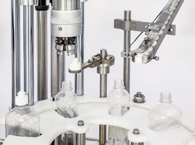 detalls de la màquina de tapatge individual.jpg