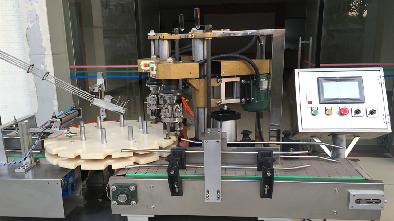 double heads screw capping machine cargol de doble cap capper.jpg