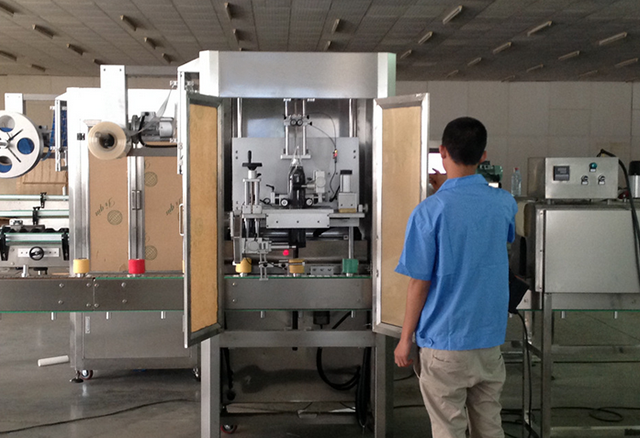 etiquetadora de màniga de cinta.jpg