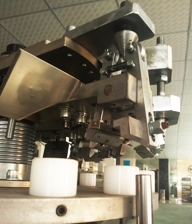 sealer part for metal hose farciment de segellat per a tubs metàl·lics.jpg