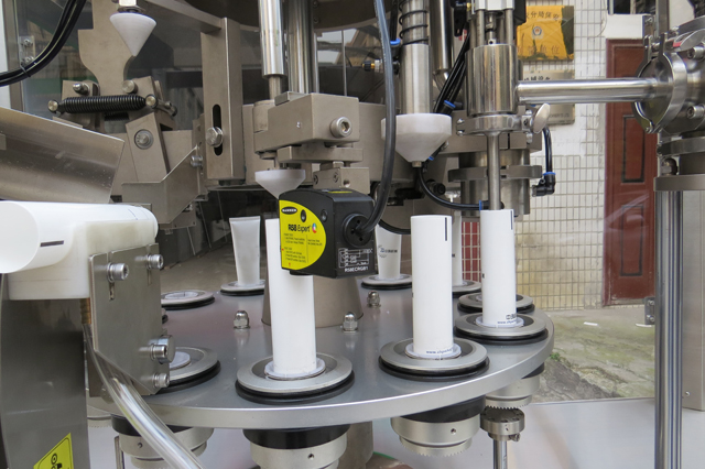 equip de segellador de farciment de tubs.jpg