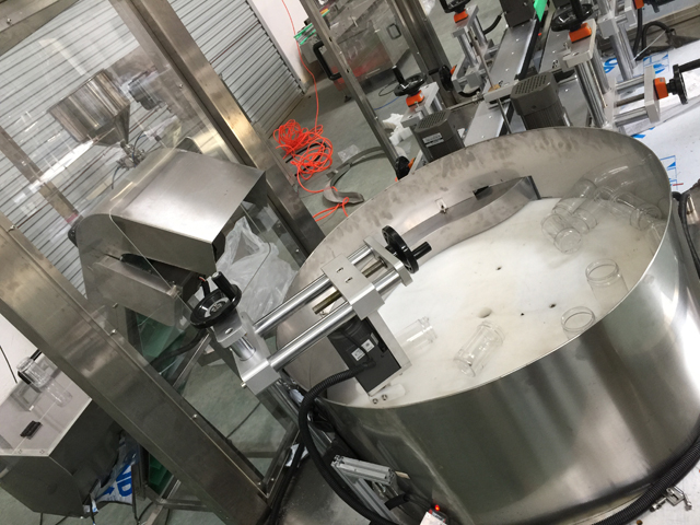 sistema d'elevació d'ampolles unscrambler.jpg