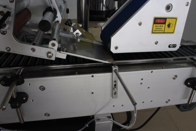 màquina etiquetadora.JPG