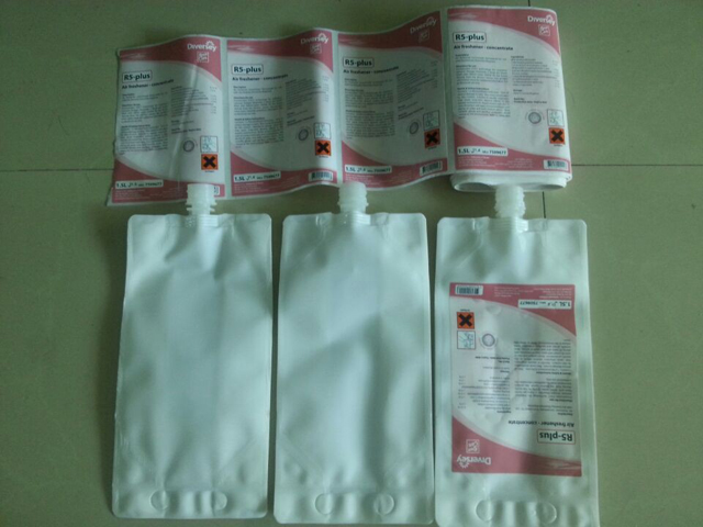 etiquetadora de bosses semiautomàtiques (4).jpg