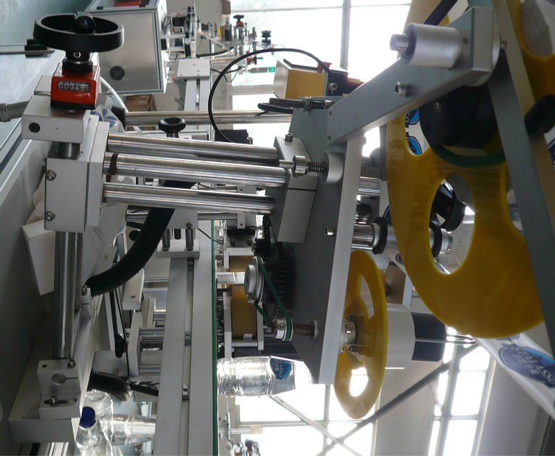 Màquina d'enganxar etiquetes autoadhesives de doble cara amunt avall