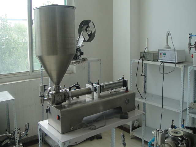 Full pneumatic liquid&paste filling machine 50-1000ML MÀQUINA D'OMPLIMENT DE TLUVIA SIMPLE CAP.jpg