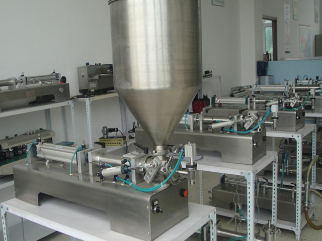 horizontal filling machine for both liquid and paste Màquina d'ompliment de CREMA I LÍQUID.jpg