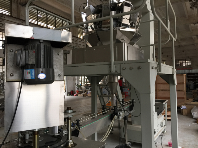 MÀQUINA DE SEGELL D'Omplir Llaunes close shot.jpg