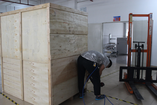 embalatge de caixa de fusta per a etiquetatge horitzontal (2).JPG