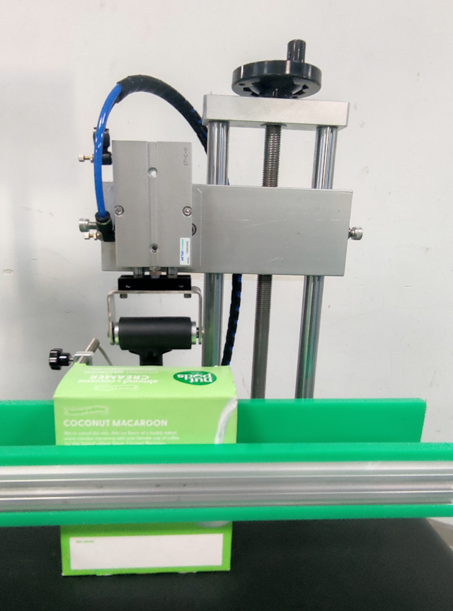 detalls de l'adhesiu labeller.jpg