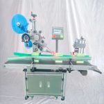 Màquina d'etiquetatge d'adhesius d'embolcall de cantonada de caixa de cartró petita lineal