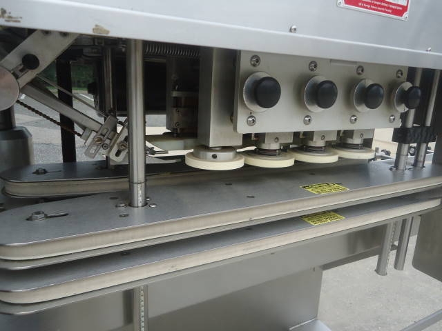 high speed linear screw capping machines cargol d'alta velocitat capper.jpg