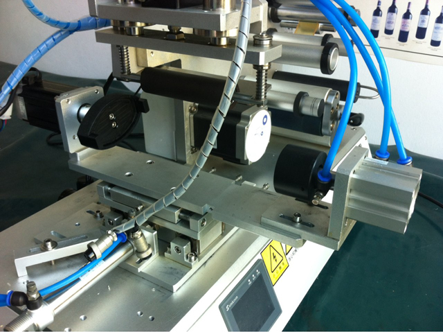 màquines etiquetadores capçal d'etiquetatge .jpg