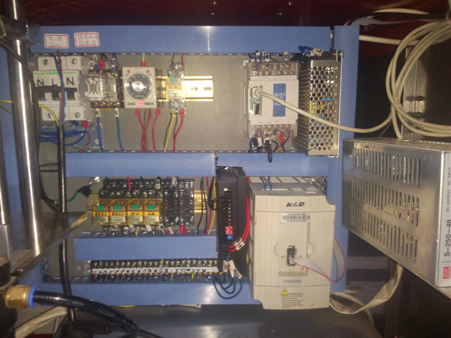 caixa elèctrica per omplir maquinària de segellat.jpg