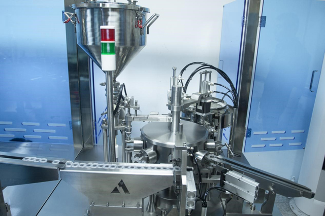 línia d'ompliment de xeringues (2).jpg