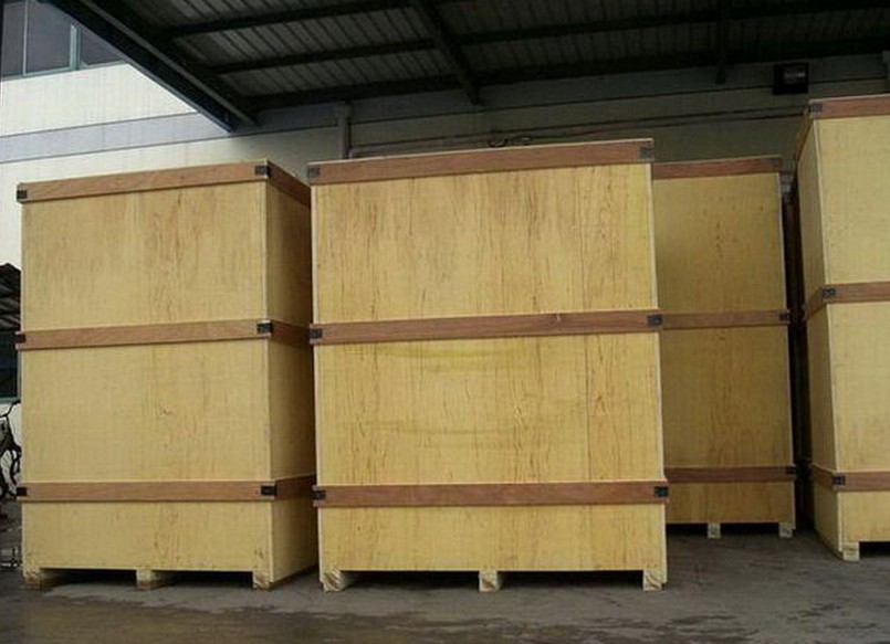 plywooden case packing for filling sealing embalatge de caixa de fusta per farciment de tubs sealing.jpg