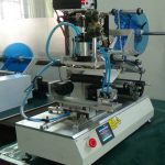 Etiquetadora pneumàtica d'ampolles rodones quadrades i planes amb codificador