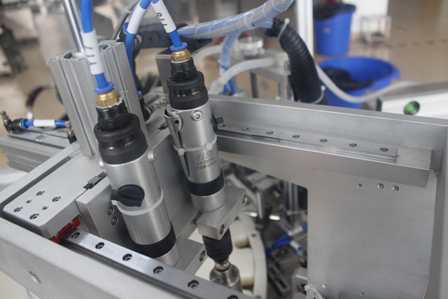 servomotor que controla la tapadora 2 peces