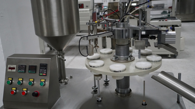 equip de segellador de farciment de tubs.jpg