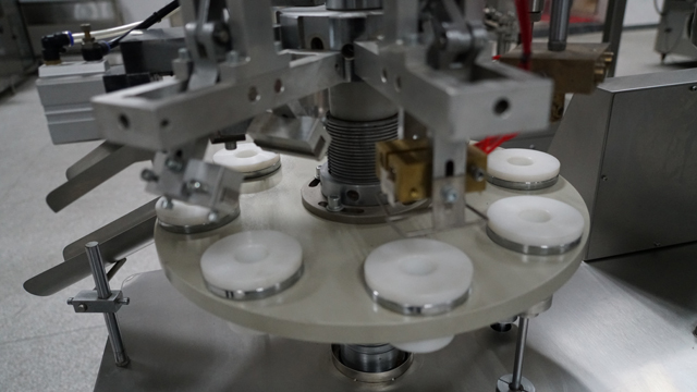 segellador semiautomàtic de farciment de tubs line.jpg