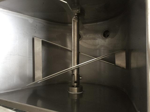 air guage for filling machines connected with air compressor manòmetre d'aire per a un ompliment precís del volum.jpg