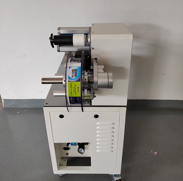 etiquetadora d'embalatge d'aliments per a gossos (4).jpg