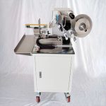 Aplicador d'etiquetes de bandera semiautomàtic per a envasos d'aliments per a mascotes d'os de gossos