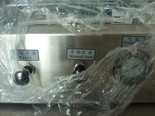 liquid filler semi automatic Ampolles de 8 oz per gel de cabell.jpg