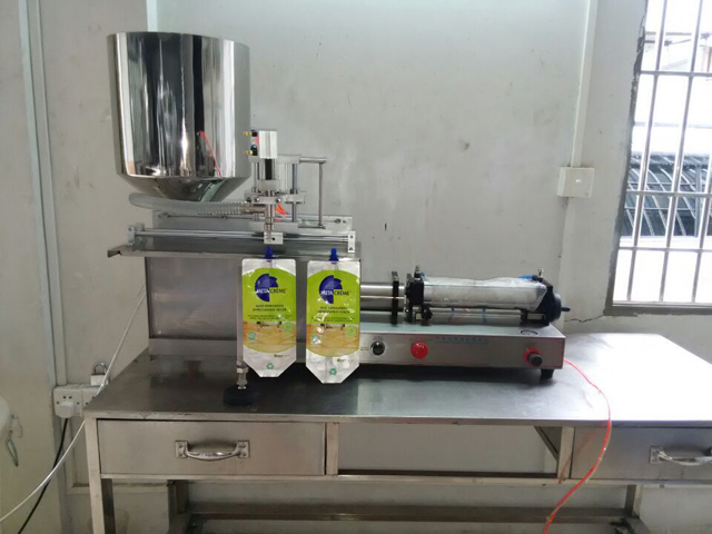 Màquina d'omplir bosses de broc (4).jpg