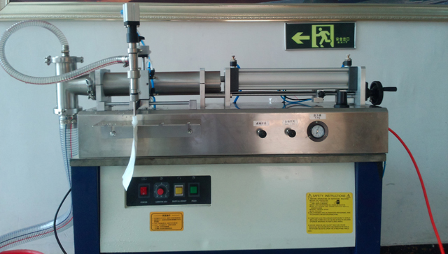 without hopper filling machine OMPLITOR DE BOSSES DE BOC SENSE HOPPER.jpg