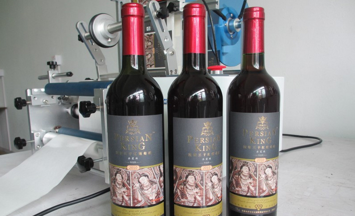 semi automatic labeling machine equip d'etiquetatge.jpg