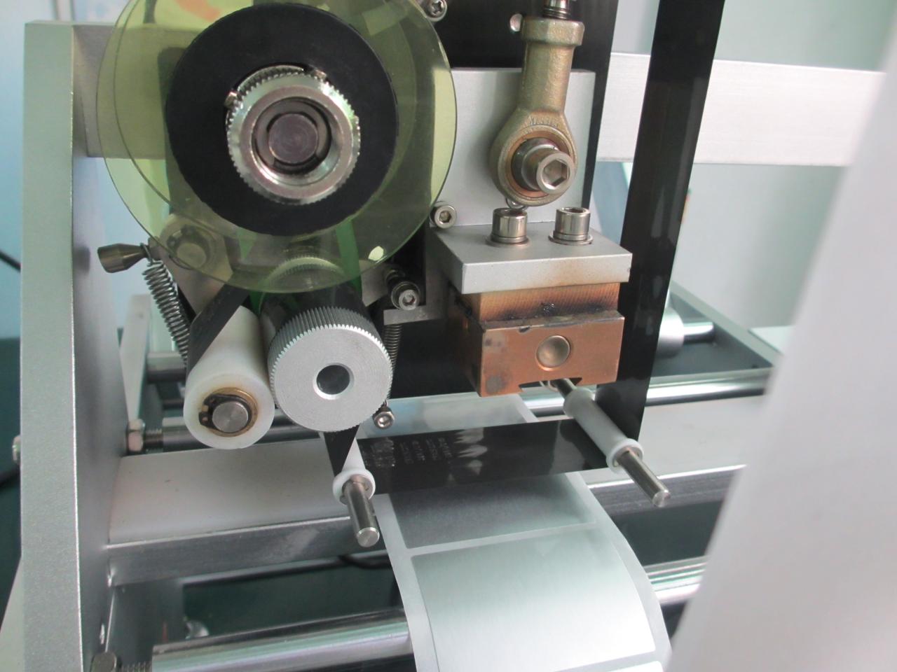 syringe labeling with printing coding function etiqueta de xeringa amb codificador d'impressió (5).JPG