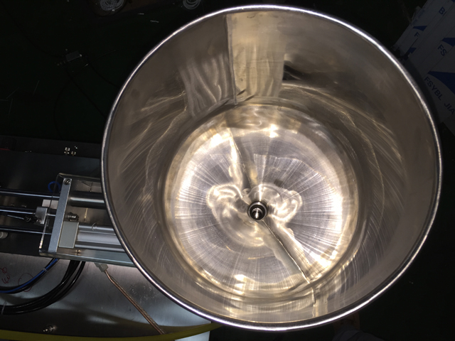 filling hopper for filling sealing tremuja d'ompliment per a segellador d'ultrasons filler.jpg