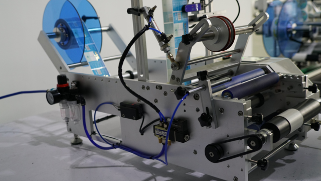 Imatges laterals per a maquinària d'etiquetatge.jpg