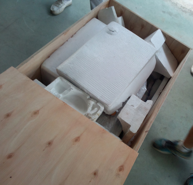 wooden case packaging before ocean shipping embalatge per a màquina etiquetadora.jpg