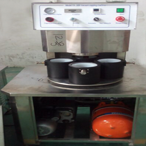 illustration of vacuum capping machine semi automatic il·lustració per a la tapa al buit.jpg